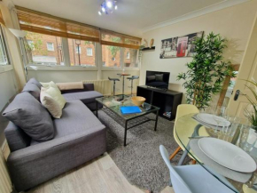 2 Bedroom flat in great location!